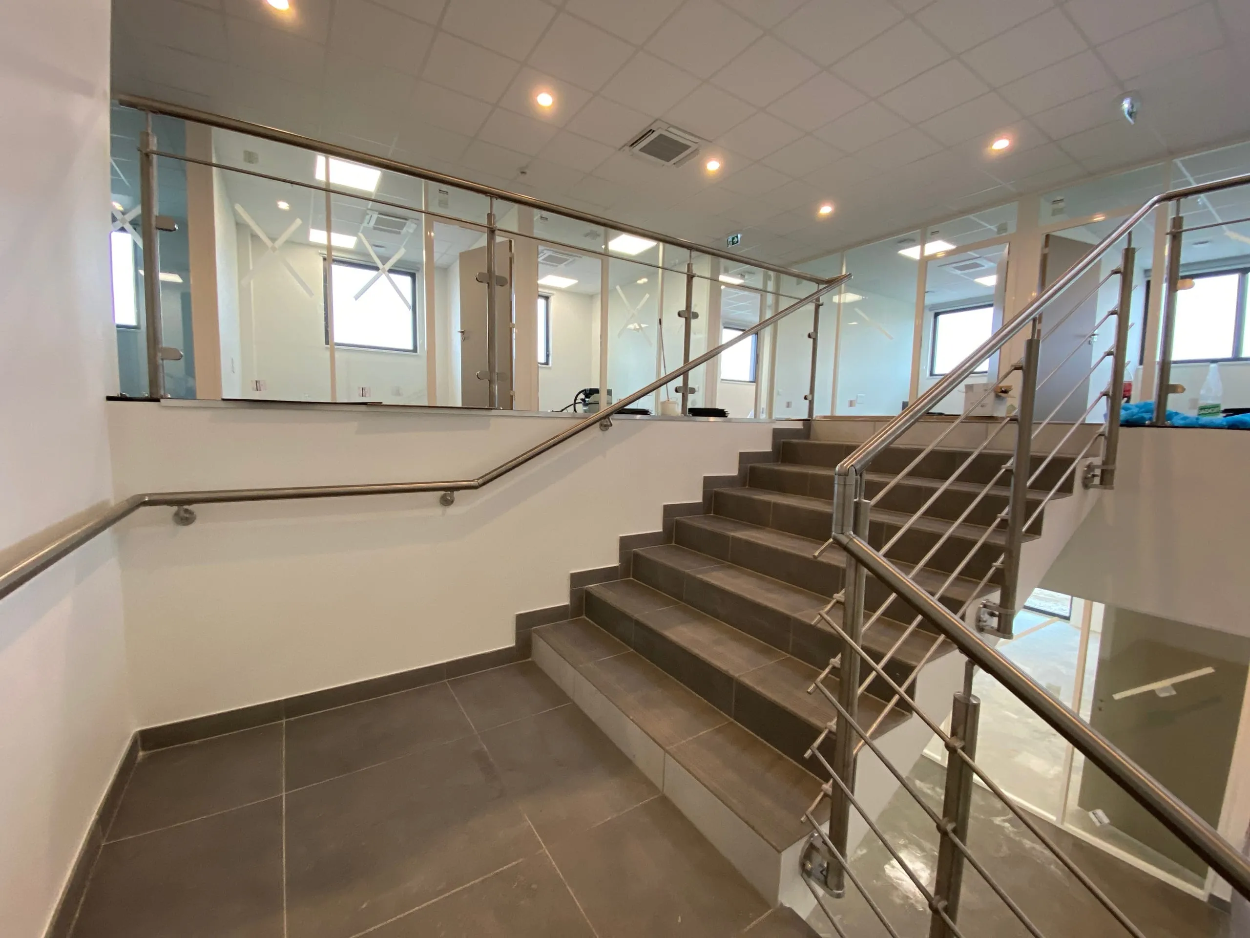 Escalier intérieur en acier inoxydable avec garde-corps à câbles
