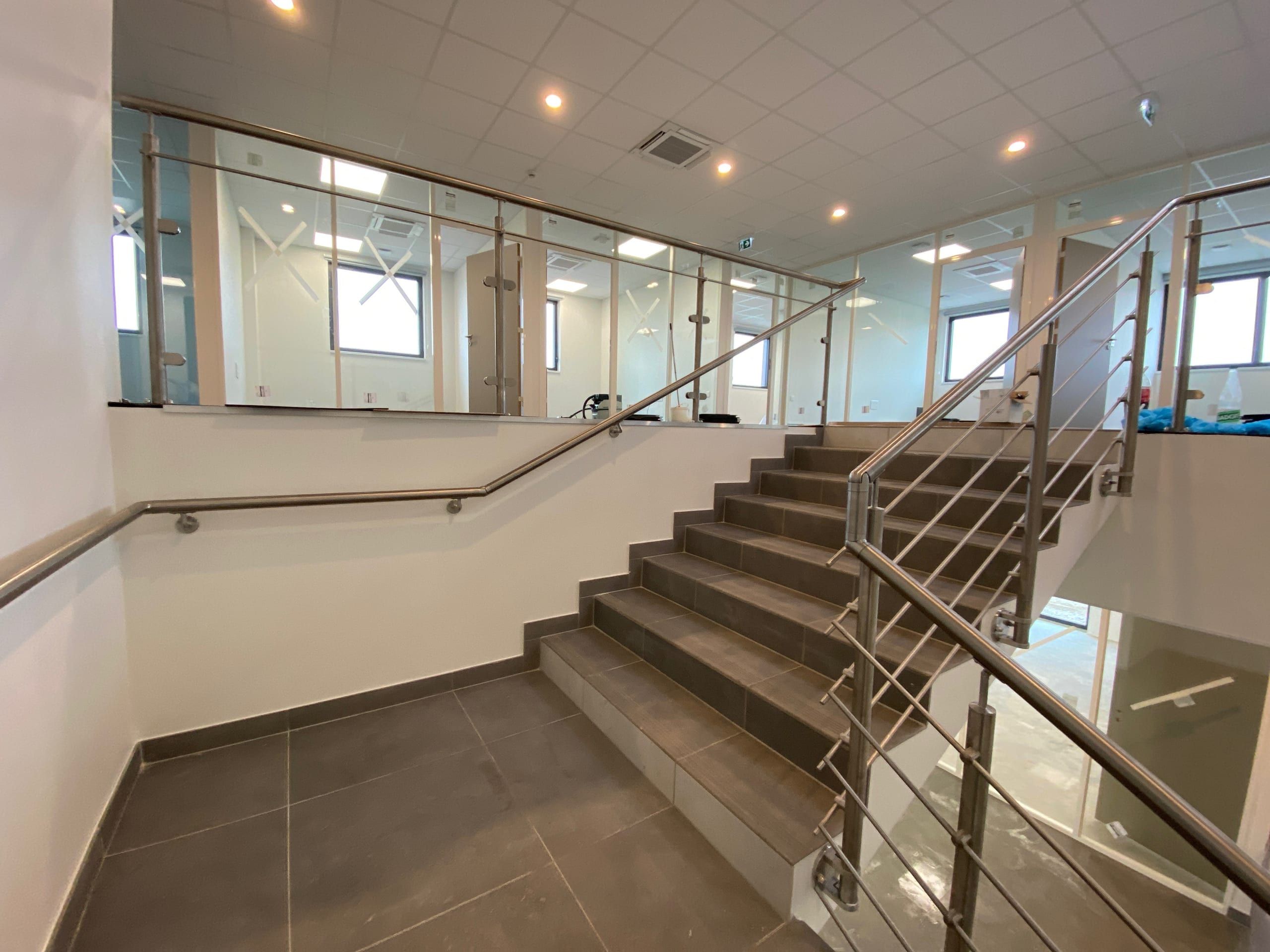 Escalier intérieur en acier inoxydable avec garde-corps à câbles