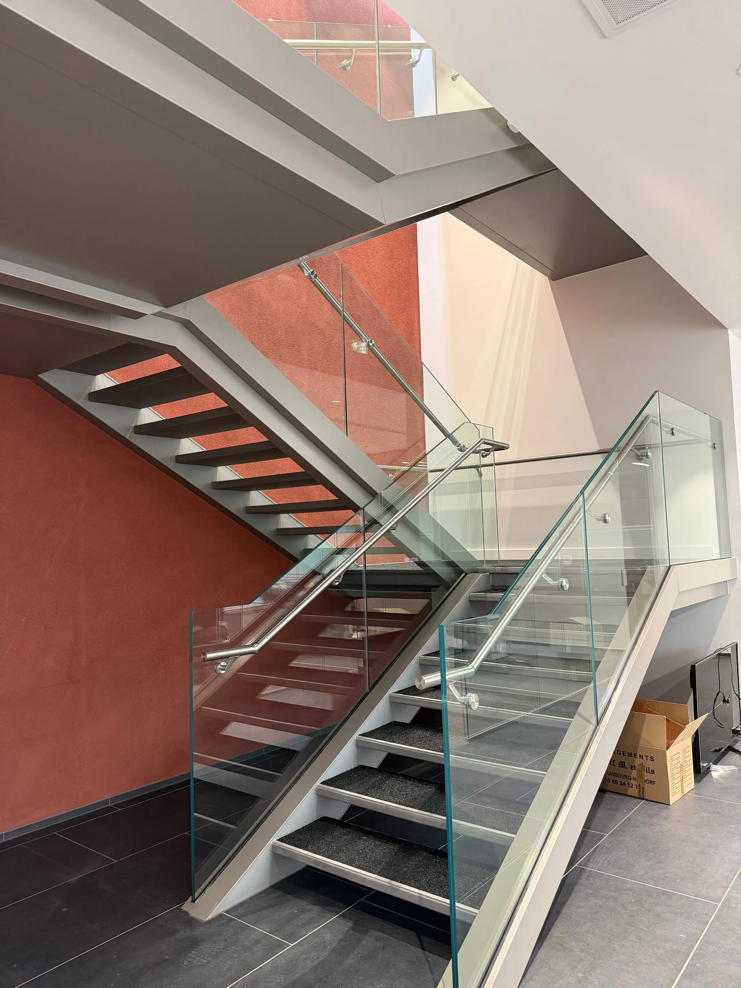 Garde-corps vitré en mezzanine